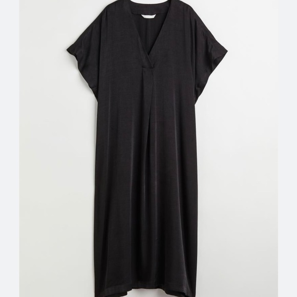 H&M Dresses & Skirts - H&M V-neck Kaftan Dress